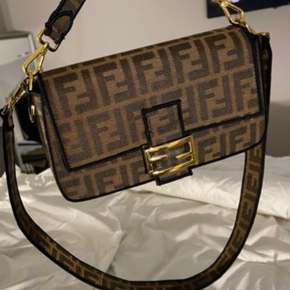 baguette shoulder bag with crossbody strap
